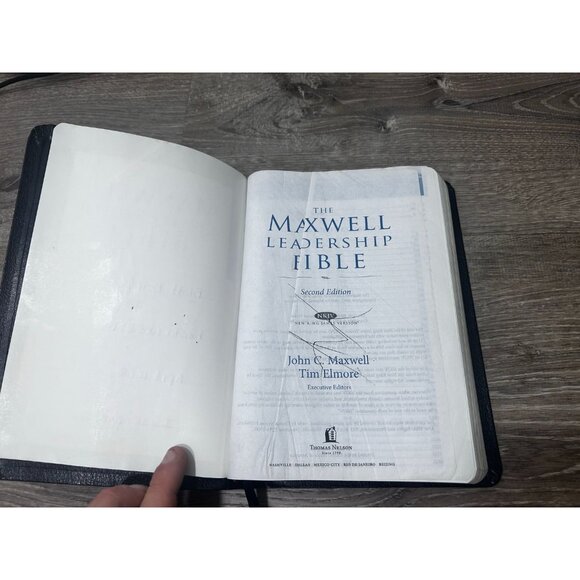 Maxwell Leadership Bible By John C. Maxwell Second Edition Hardcover - Picture 4 of 9